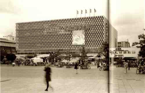 Der Alexanderplatz mit dem Kaufhof (ca. 1995)