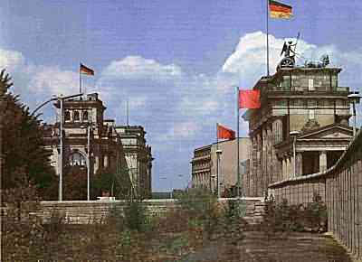 Brandenburger Tor mit Mauer