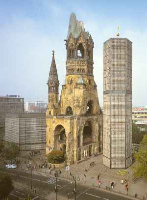 Gedaechtniskirche bei Tag