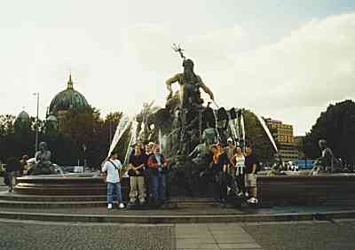 Gruppenbild mit Dame